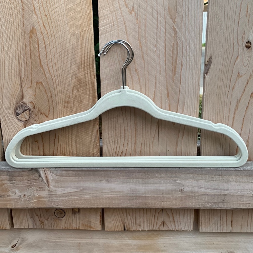 ✨set of 5 hangers!✨